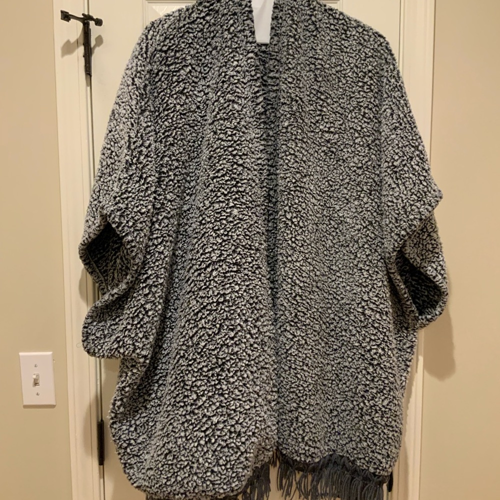 LIKE NEW - Cuddly lounging jacket